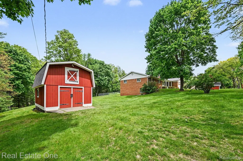 8780 Big Lake Road Springfield Charter Township MI 48346
