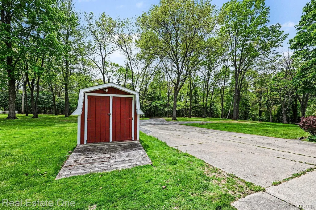 8780 Big Lake Road Springfield Charter Township MI 48346