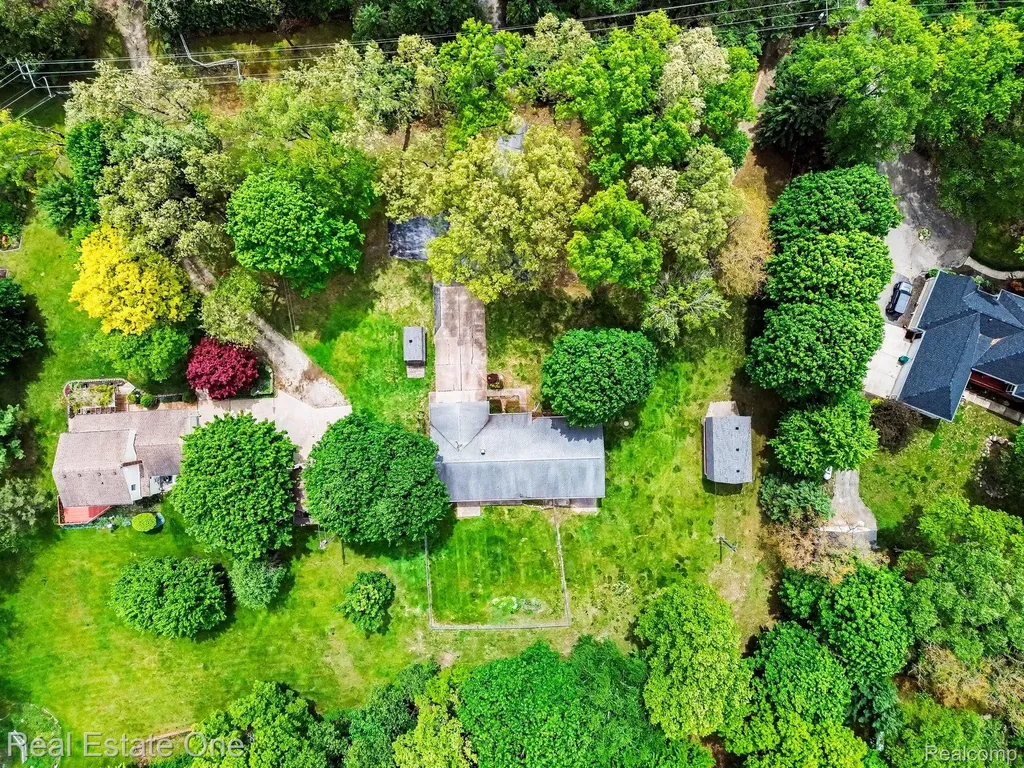 8780 Big Lake Road Springfield Charter Township MI 48346