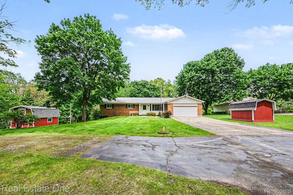 8780 Big Lake Road Springfield Charter Township MI 48346