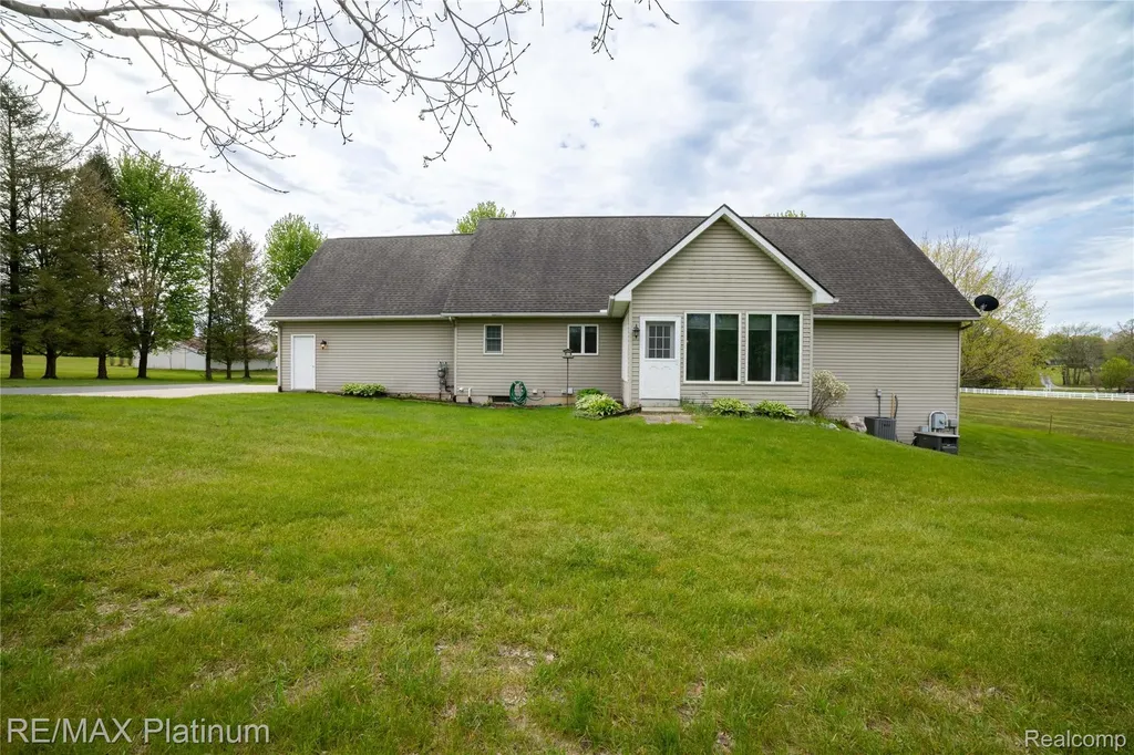 12987 Holtforth Road Tyrone Township MI 48430