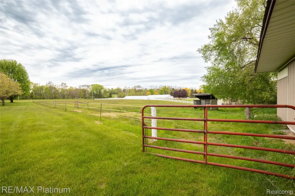 12987 Holtforth Road Tyrone Township MI 48430