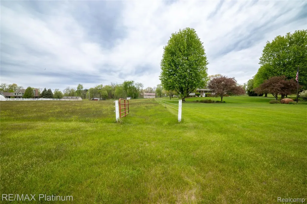 12987 Holtforth Road Tyrone Township MI 48430