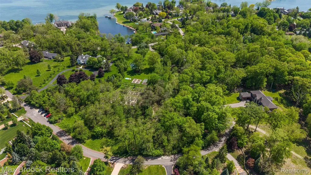 4785 Dow Ridge Road Orchard Lake Village City MI 48324