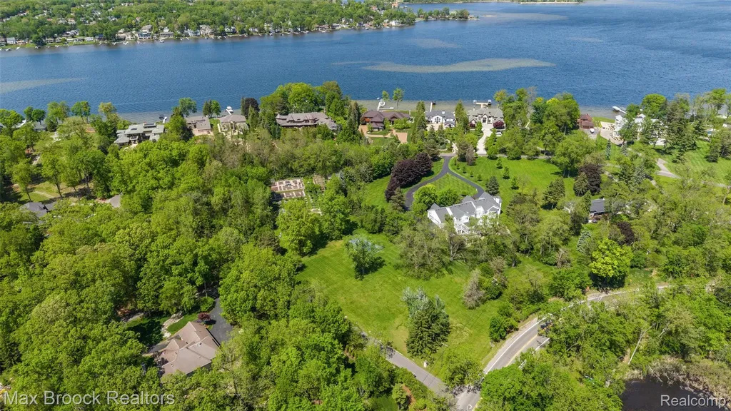 4785 Dow Ridge Road Orchard Lake Village City MI 48324
