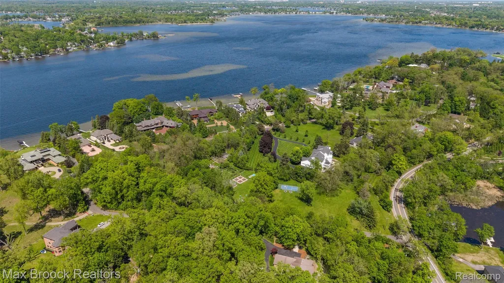 4785 Dow Ridge Road Orchard Lake Village City MI 48324
