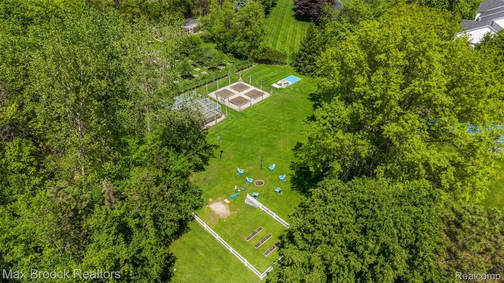 4785 Dow Ridge Road Orchard Lake Village City MI 48324