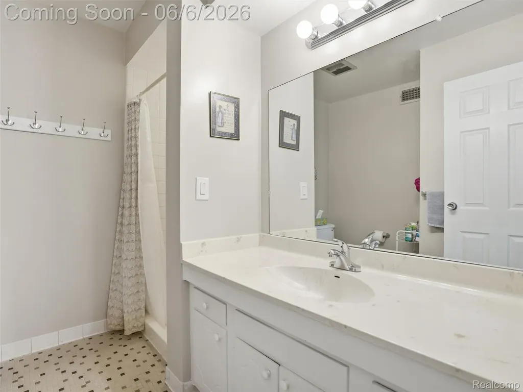 1975 Klingensmith Road Bloomfield Hills City MI 48302