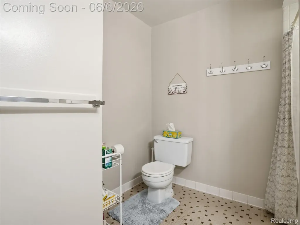 1975 Klingensmith Road Bloomfield Hills City MI 48302