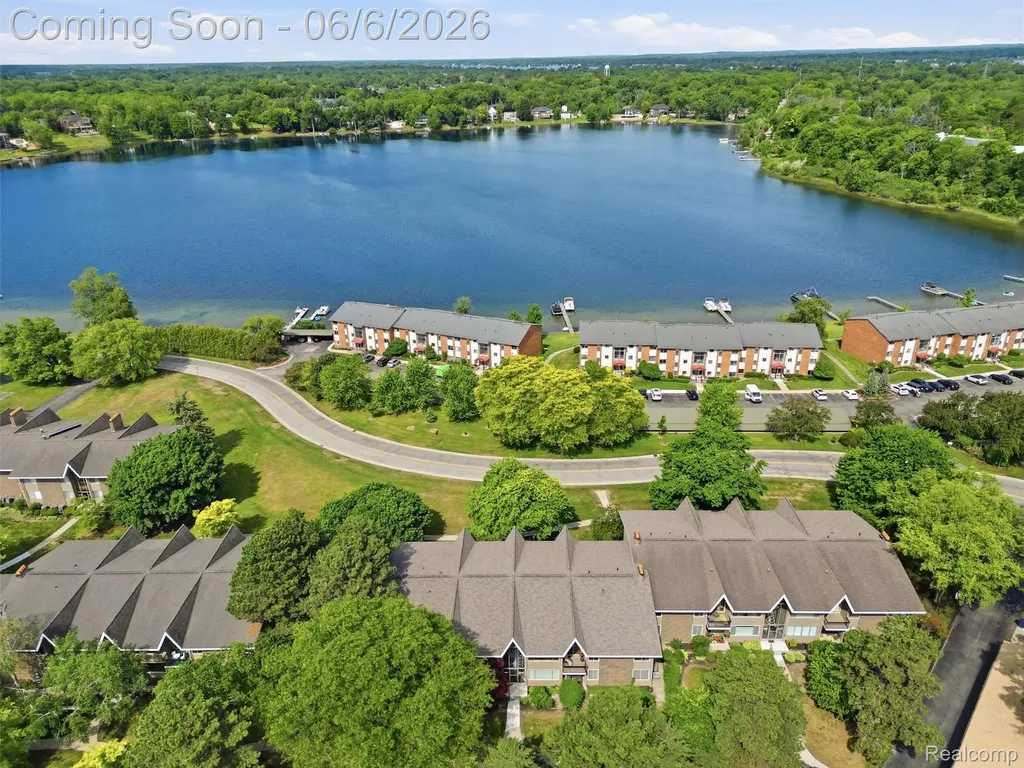 1975 Klingensmith Road Bloomfield Hills City MI 48302