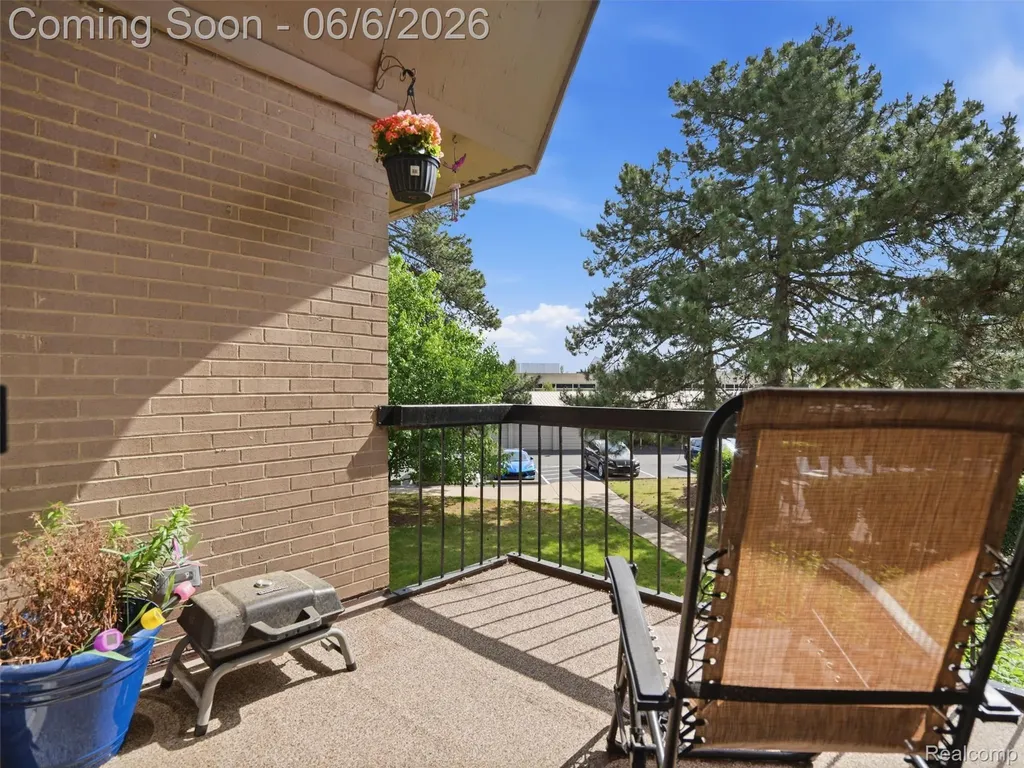 1975 Klingensmith Road Bloomfield Hills City MI 48302