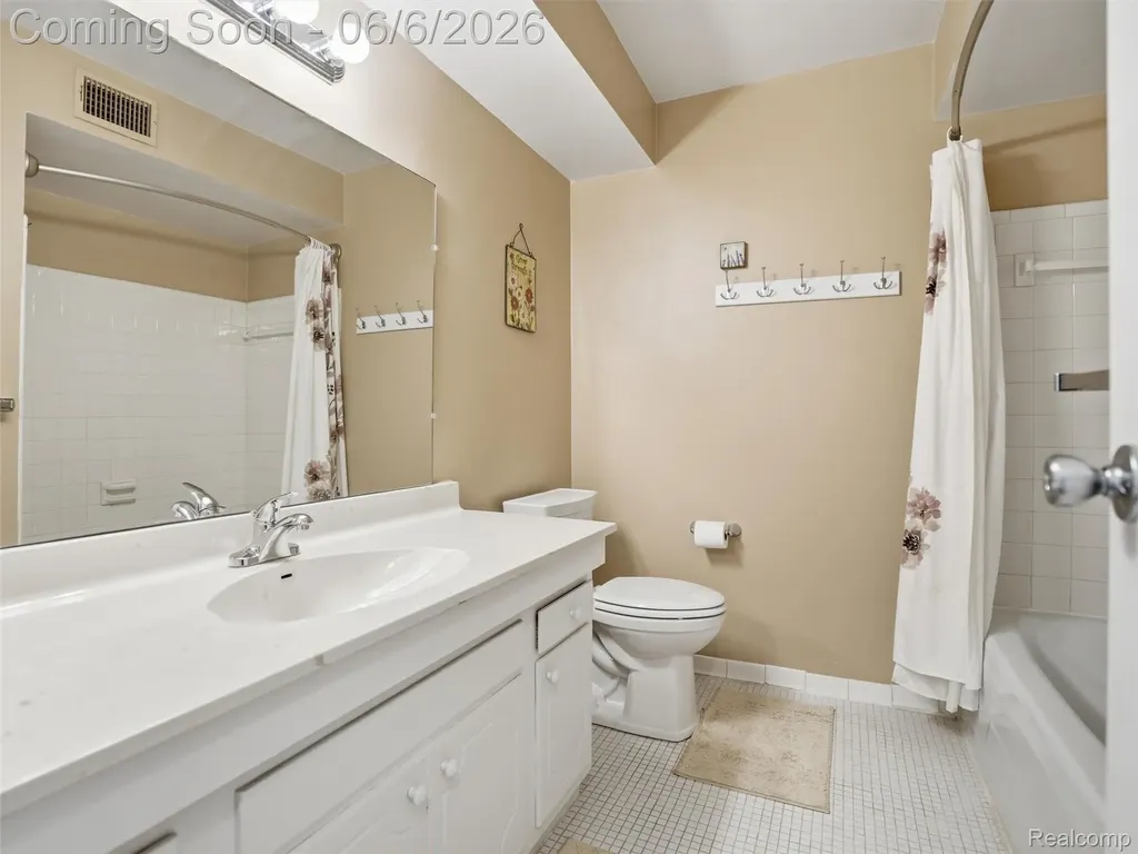1975 Klingensmith Road Bloomfield Hills City MI 48302