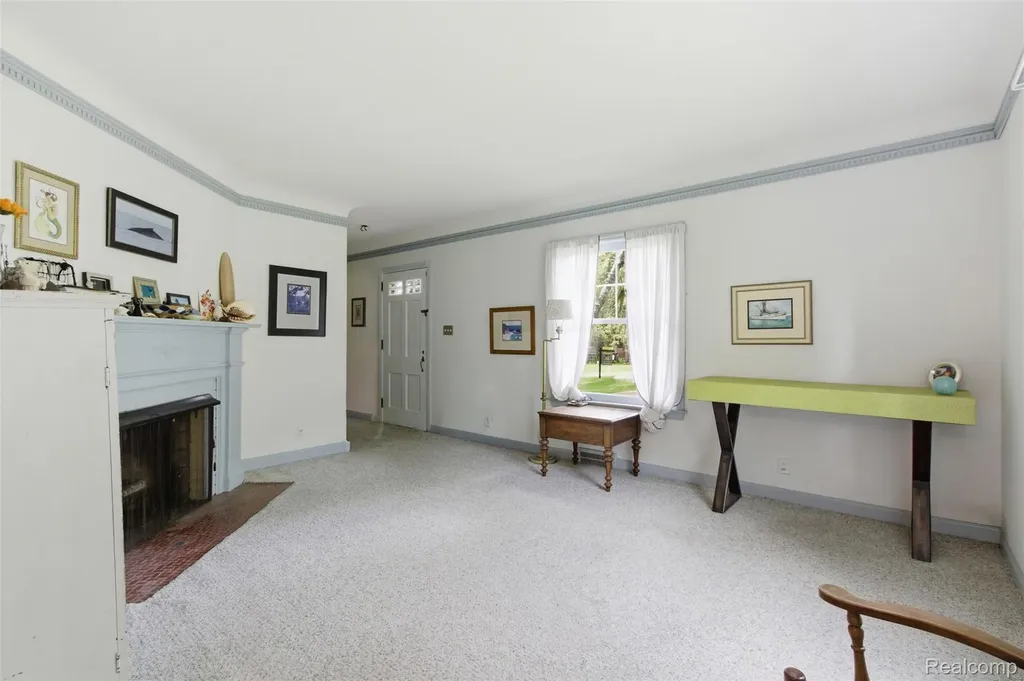 85 Hill Circle Drive Waterford Charter Township MI 48328