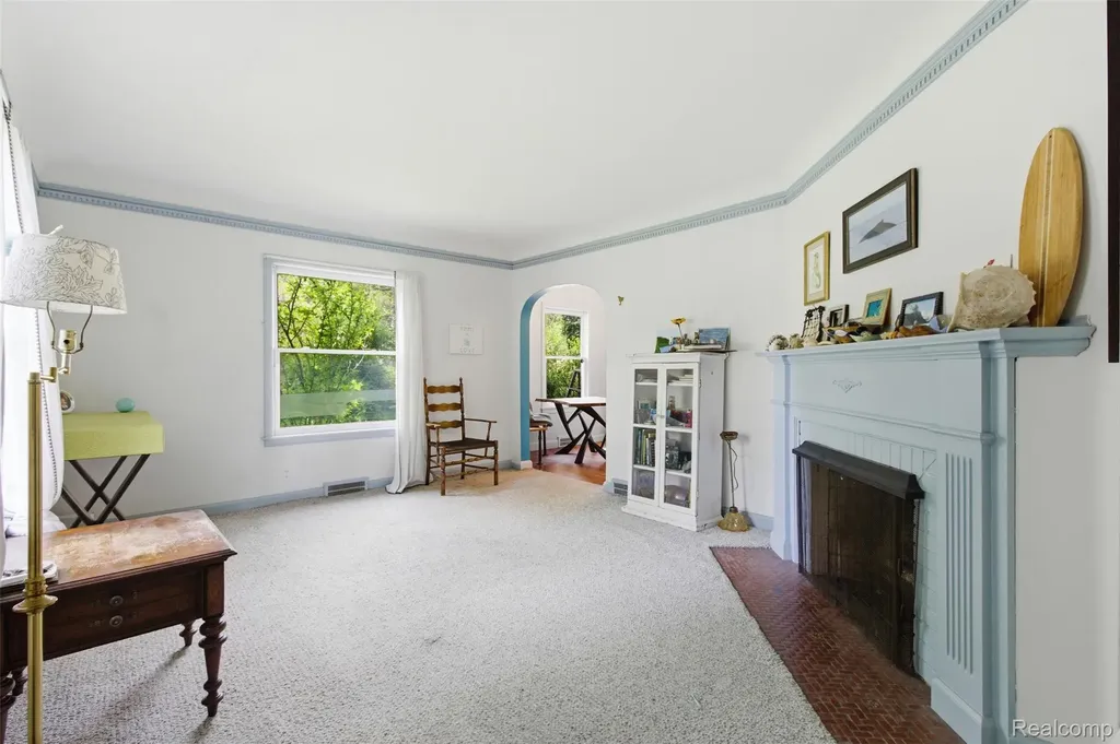 85 Hill Circle Drive Waterford Charter Township MI 48328