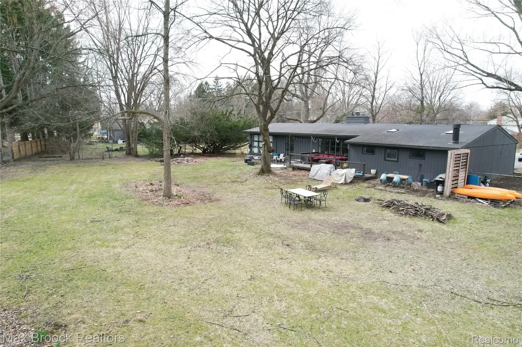 32700 Evergreen Road Beverly Hills Village MI 48025