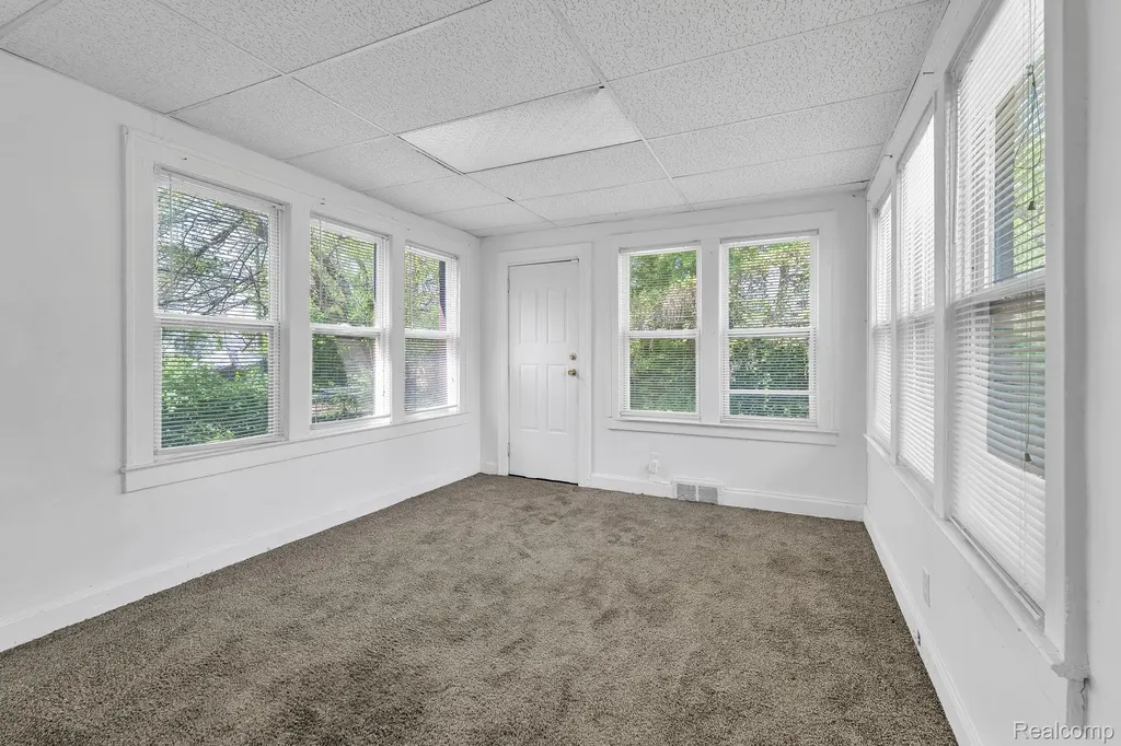 16147 Snowden Street Detroit City MI 48235