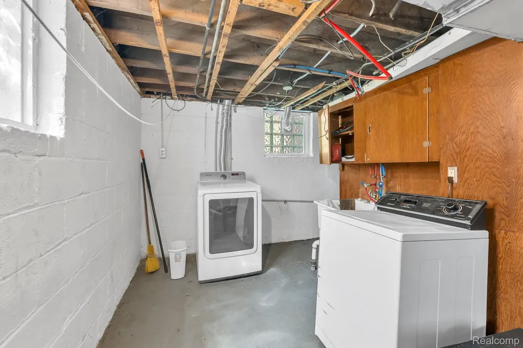 16147 Snowden Street Detroit City MI 48235