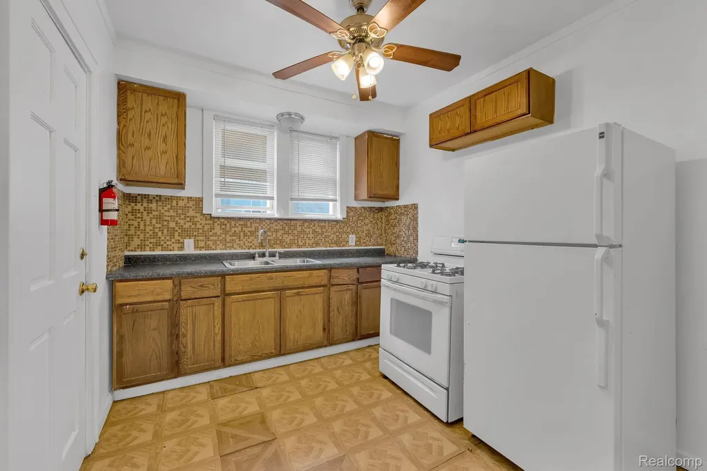 16147 Snowden Street Detroit City MI 48235