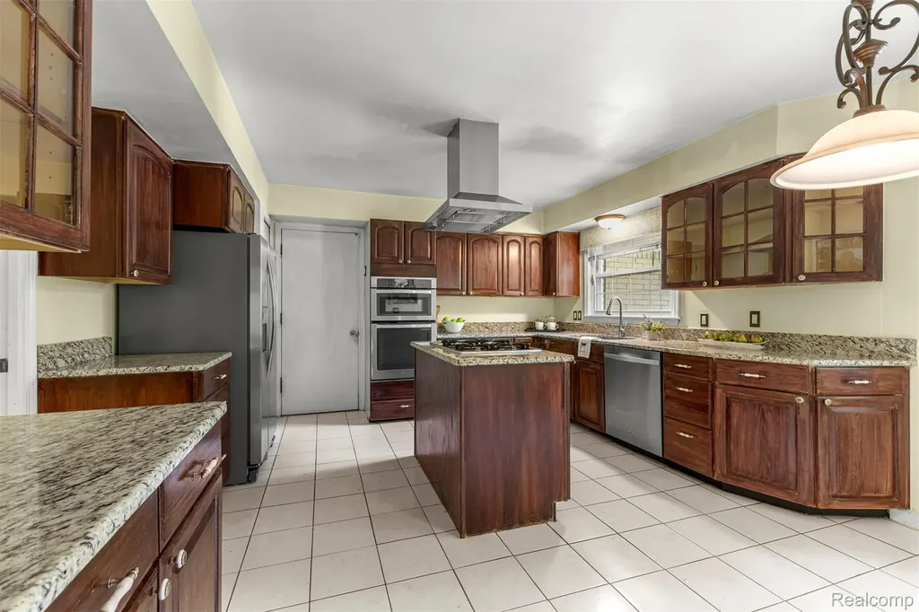 21257 Woodfarm Drive Farmington Hills City MI 48167