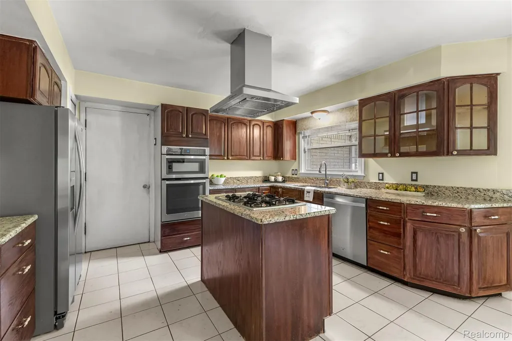 21257 Woodfarm Drive Farmington Hills City MI 48167