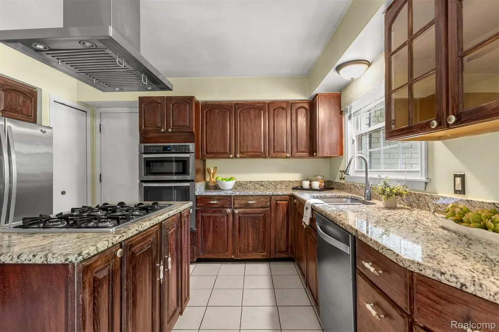 21257 Woodfarm Drive Farmington Hills City MI 48167