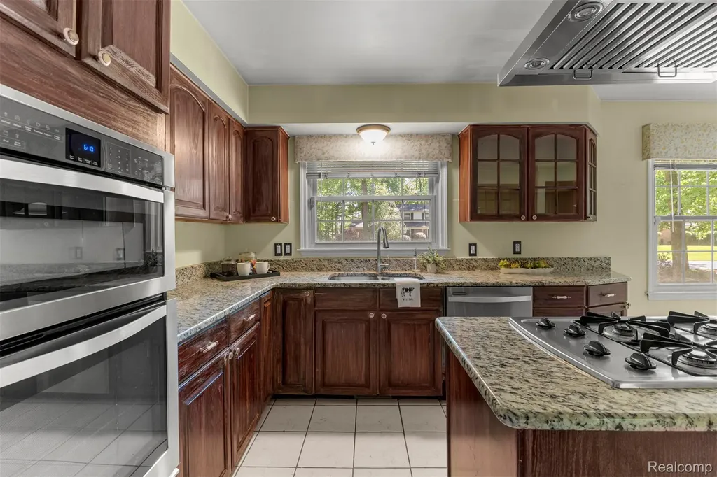 21257 Woodfarm Drive Farmington Hills City MI 48167