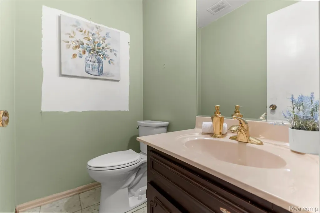 21257 Woodfarm Drive Farmington Hills City MI 48167