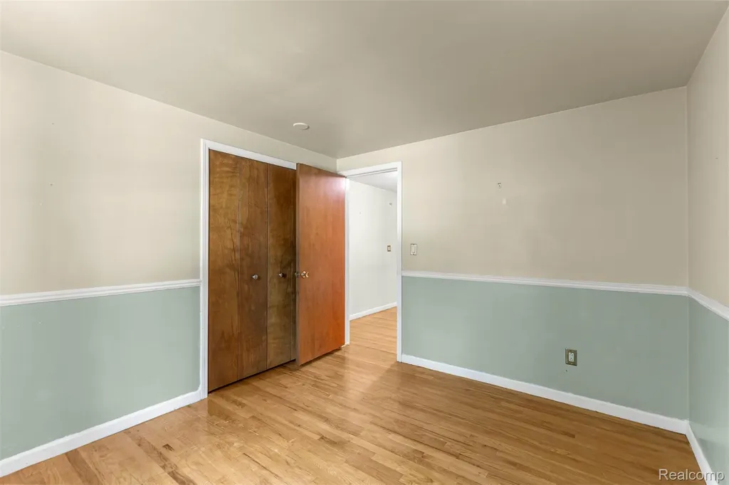 21257 Woodfarm Drive Farmington Hills City MI 48167