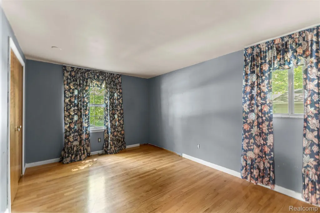 21257 Woodfarm Drive Farmington Hills City MI 48167