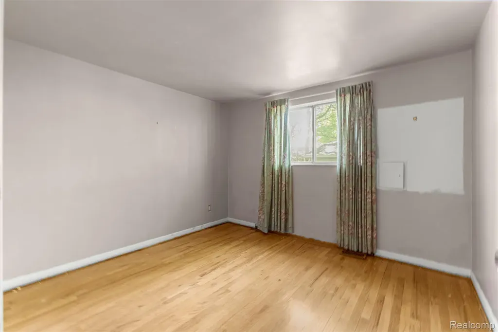 21257 Woodfarm Drive Farmington Hills City MI 48167