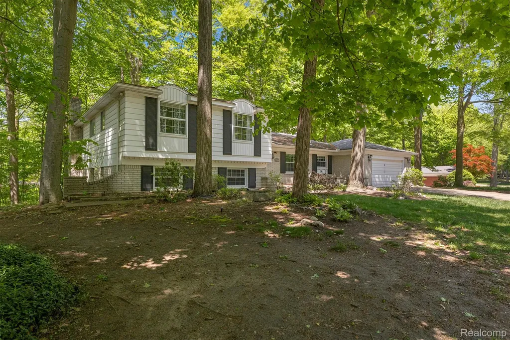 21257 Woodfarm Drive Farmington Hills City MI 48167