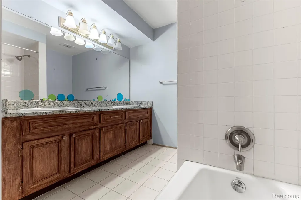 21257 Woodfarm Drive Farmington Hills City MI 48167