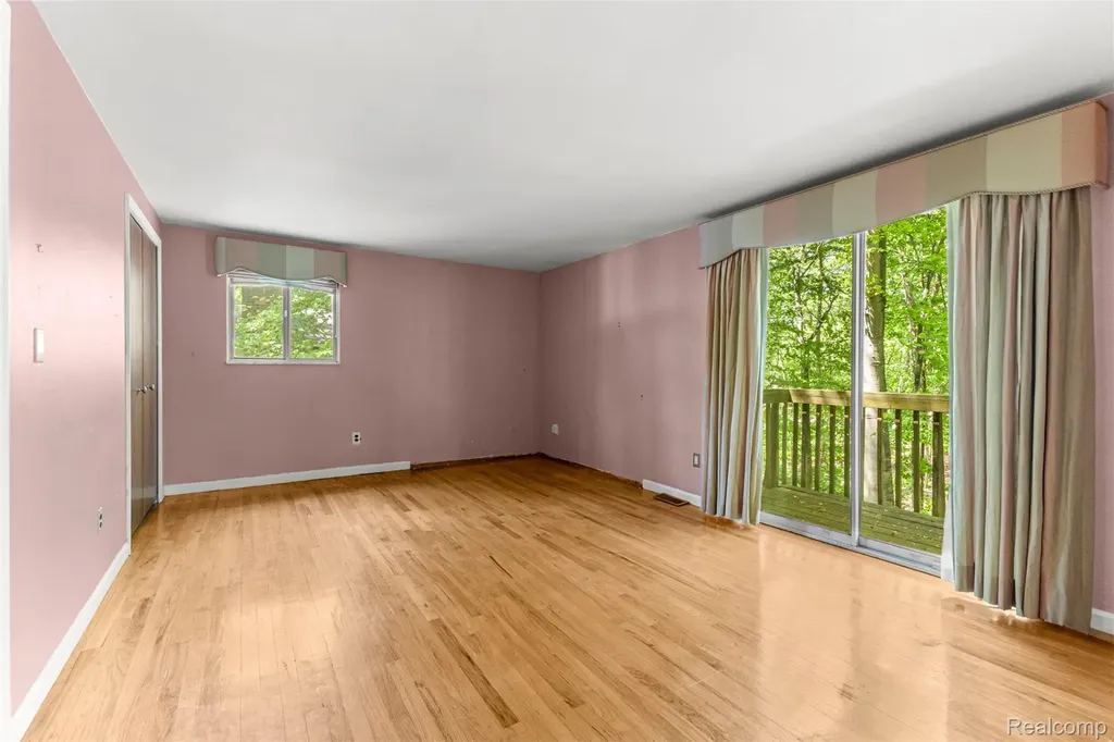 21257 Woodfarm Drive Farmington Hills City MI 48167