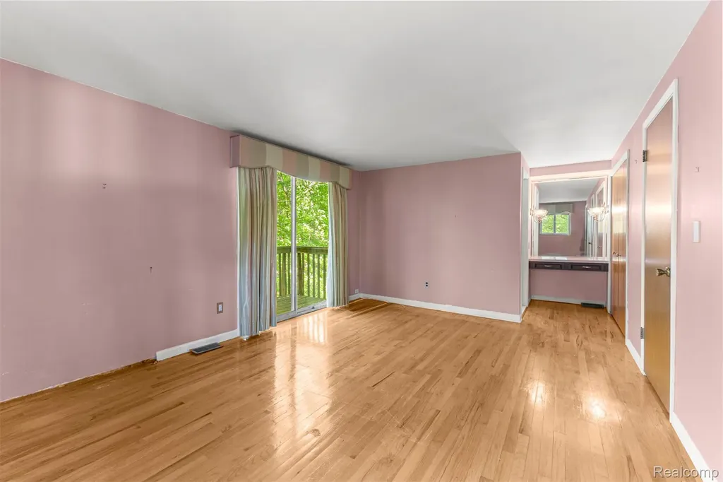 21257 Woodfarm Drive Farmington Hills City MI 48167