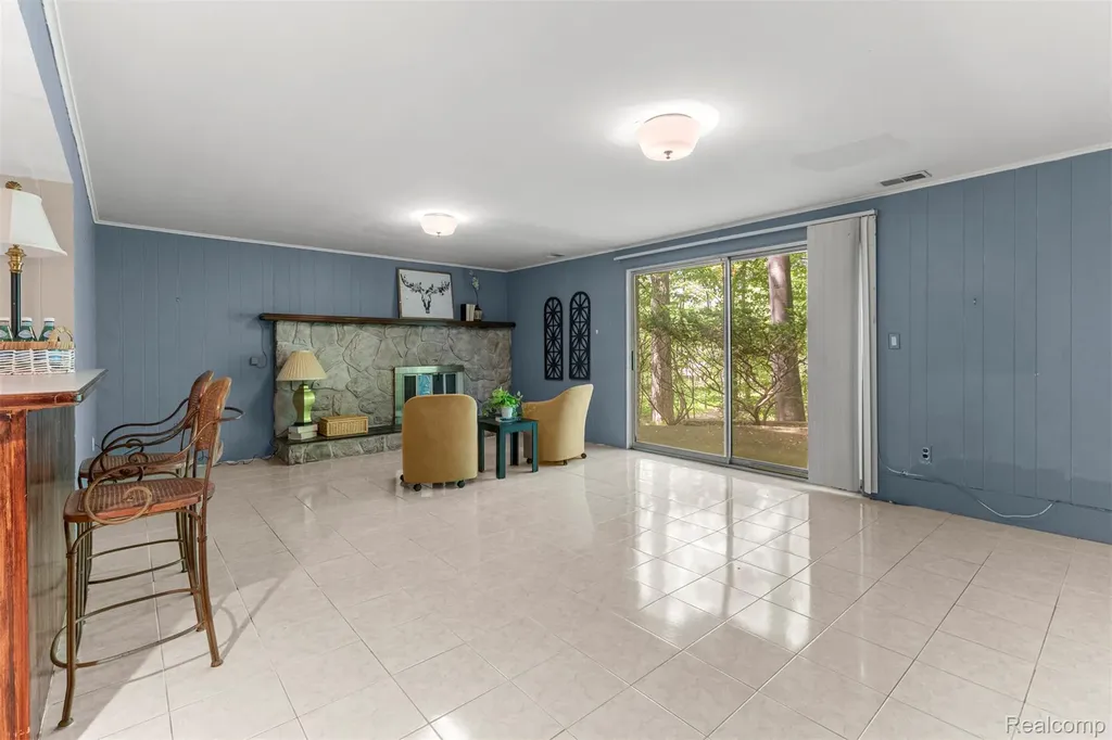 21257 Woodfarm Drive Farmington Hills City MI 48167