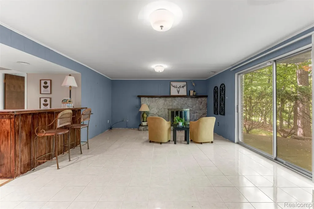 21257 Woodfarm Drive Farmington Hills City MI 48167
