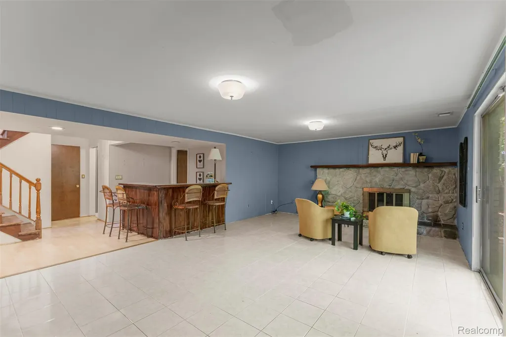 21257 Woodfarm Drive Farmington Hills City MI 48167