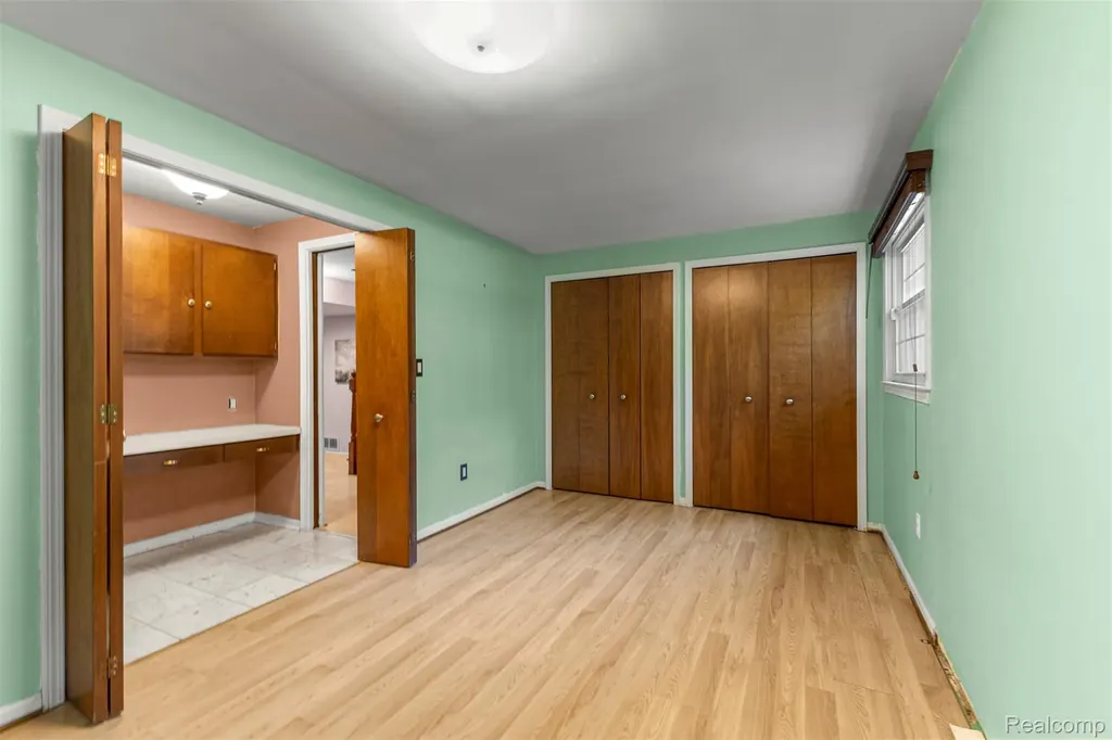 21257 Woodfarm Drive Farmington Hills City MI 48167