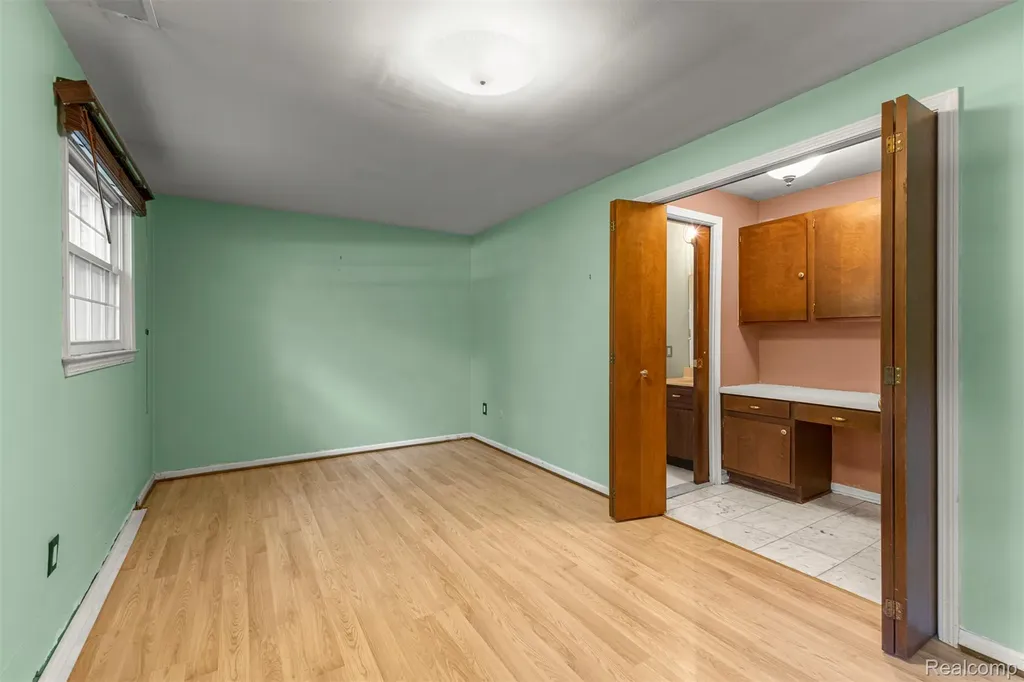 21257 Woodfarm Drive Farmington Hills City MI 48167