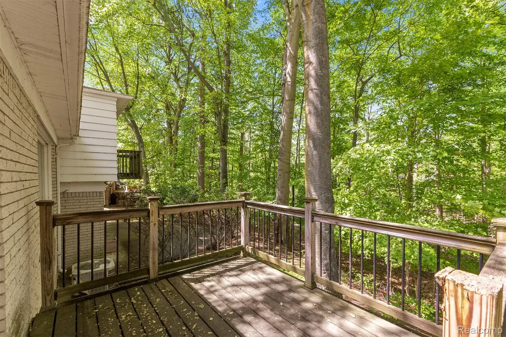 21257 Woodfarm Drive Farmington Hills City MI 48167