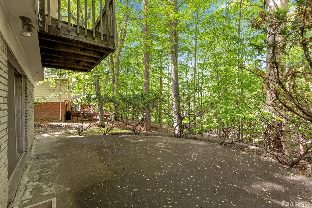 21257 Woodfarm Drive Farmington Hills City MI 48167