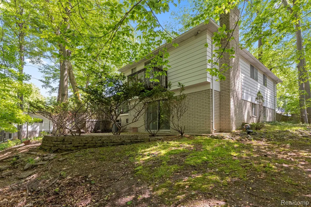21257 Woodfarm Drive Farmington Hills City MI 48167