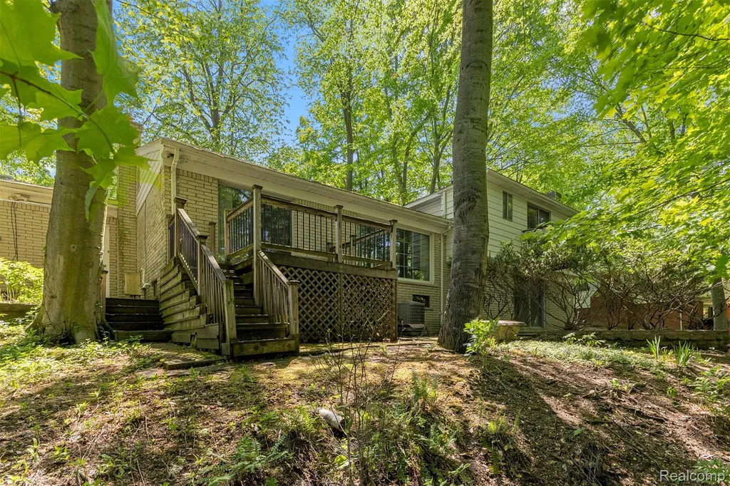 21257 Woodfarm Drive Farmington Hills City MI 48167