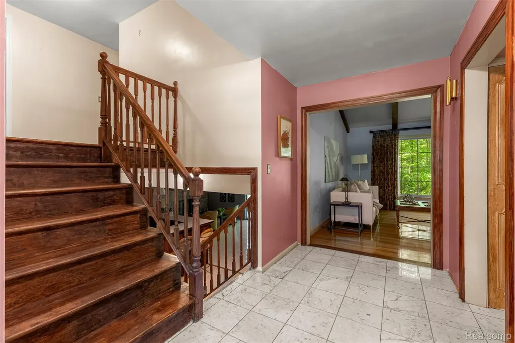 21257 Woodfarm Drive Farmington Hills City MI 48167