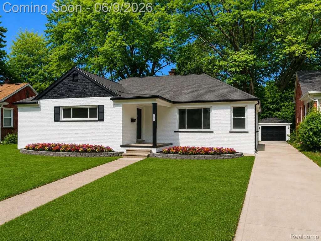 24221 Cloverlawn Street Oak Park City MI 48237