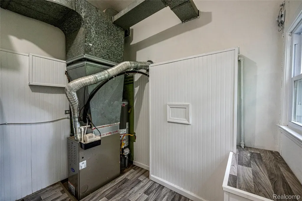 24221 Cloverlawn Street Oak Park City MI 48237