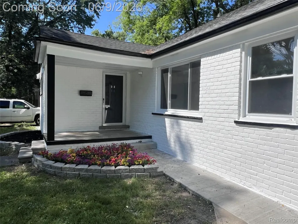 24221 Cloverlawn Street Oak Park City MI 48237