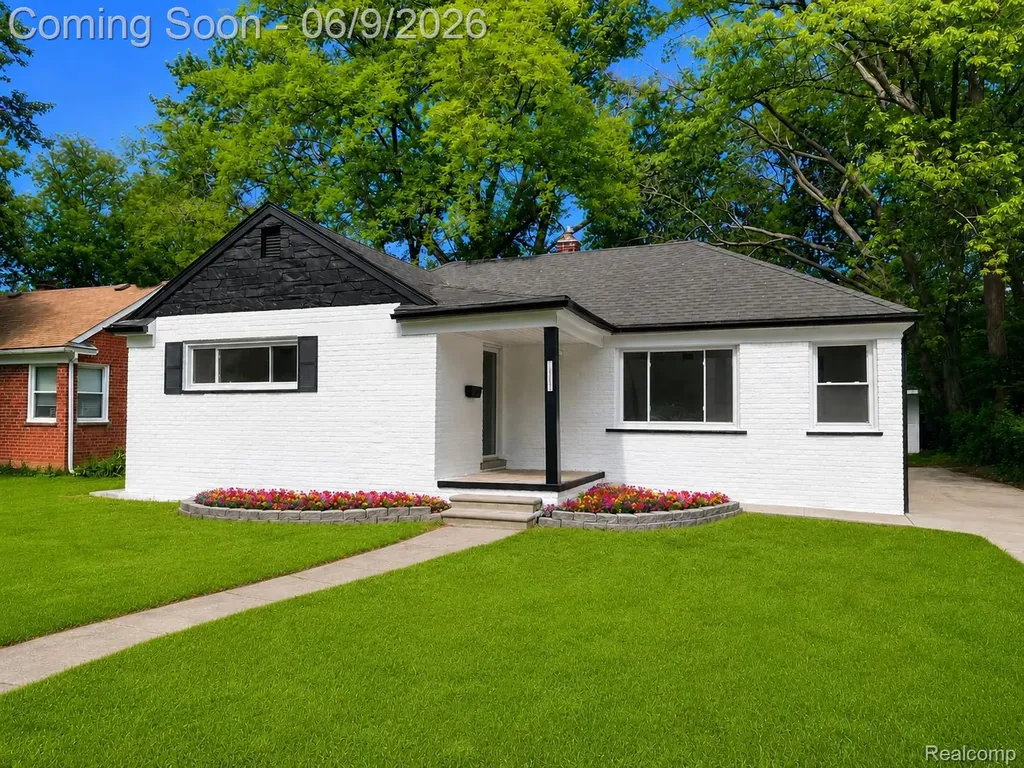 24221 Cloverlawn Street Oak Park City MI 48237