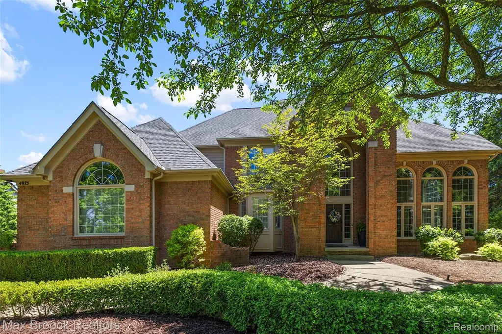 4975 Crestone Way Oakland Charter Township MI 48306