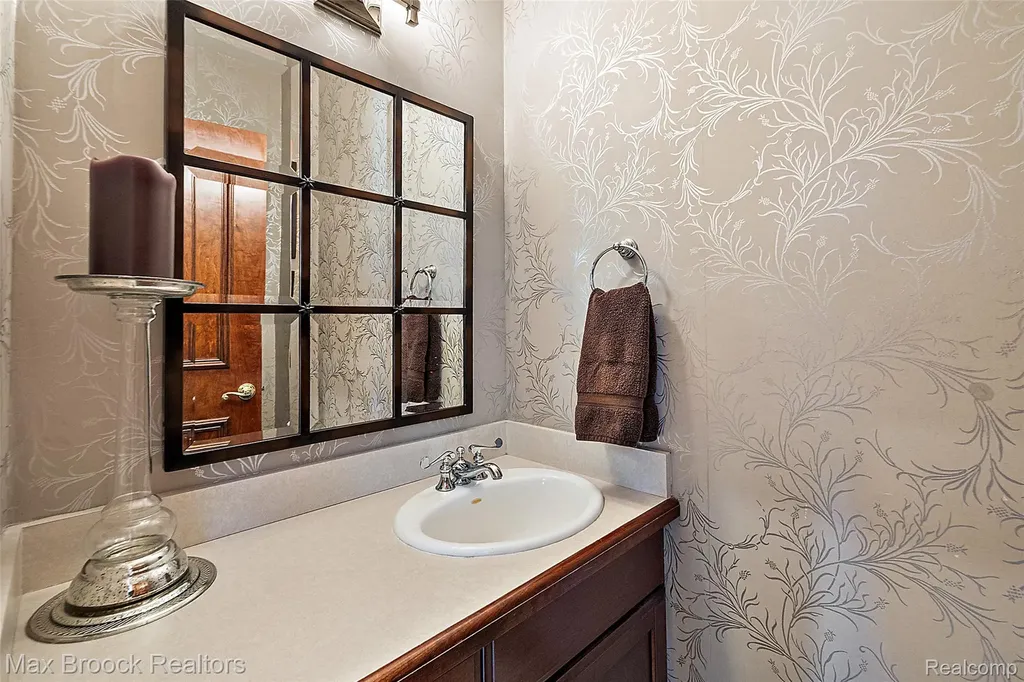 4975 Crestone Way Oakland Charter Township MI 48306